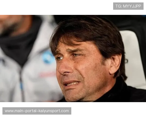 尤文球迷高唱那不勒斯歌曲嘲讽看台孔蒂