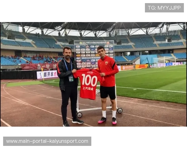 “泽林斯基世界波瞬间，国米中场战术配合完美展现”